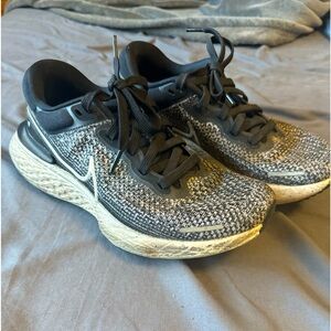 Nike Wmns ZoomX Invincible Run Flyknit White Black CT2229-103